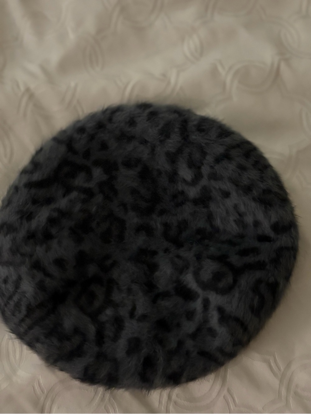 Faux Fur Leopard Print Round Beret - Black & grey
